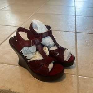 Adorable retro red leather Mia platform sandals 5 inch heels.
